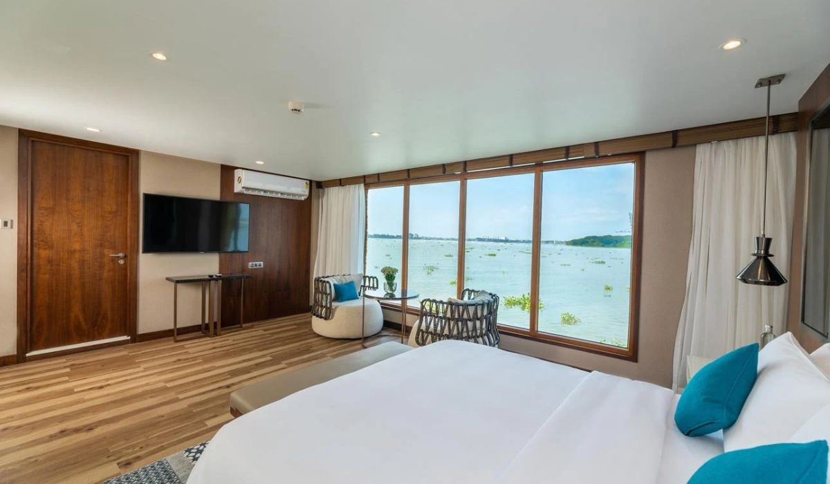 Luxury Kerala Tour with Private Houseboat